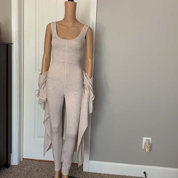 La Banga 2-PC set Jumpsuit and Long Cardigan. - Picture 6 of 9
